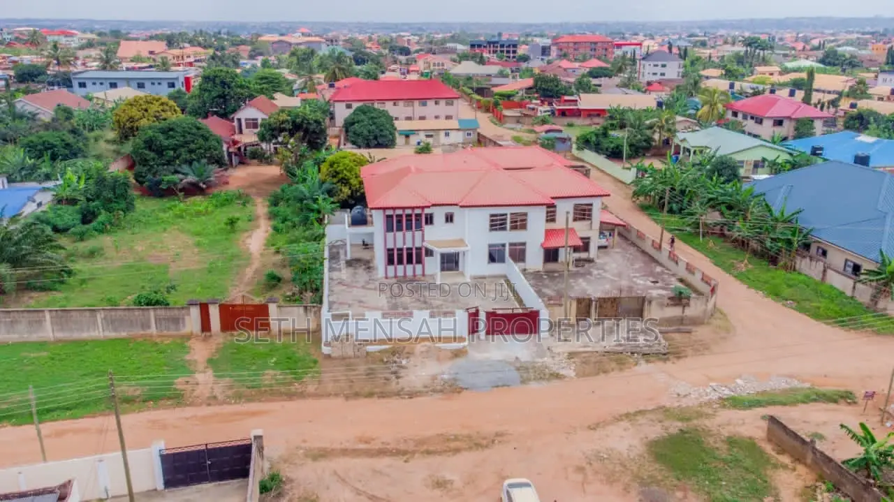 3bdrm House in Skm Property, Ashomang Estate for Sale