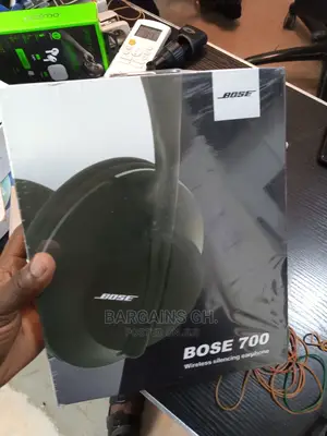Bose 700 Wireless Headphone With Protective Pouch/Bag