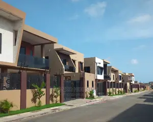 4bdrm Townhouse / Terrace in Bronko Housing, Manet Junction for Rent