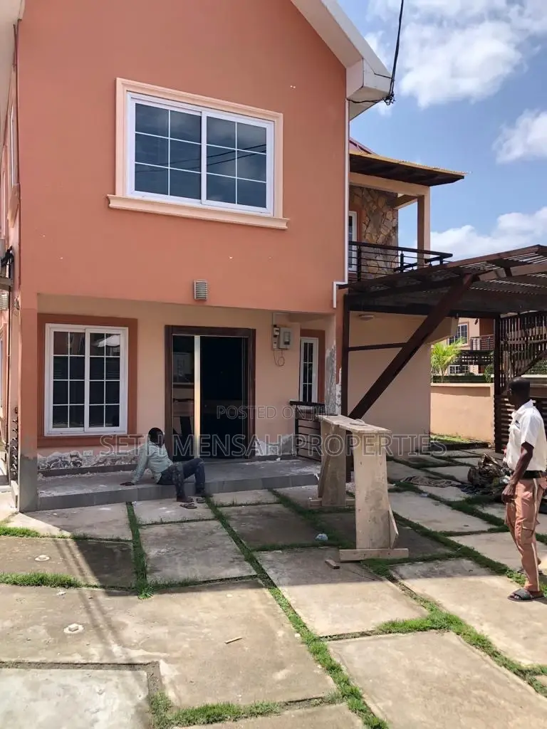 4bdrm House in Skm Property, Achimota for Rent