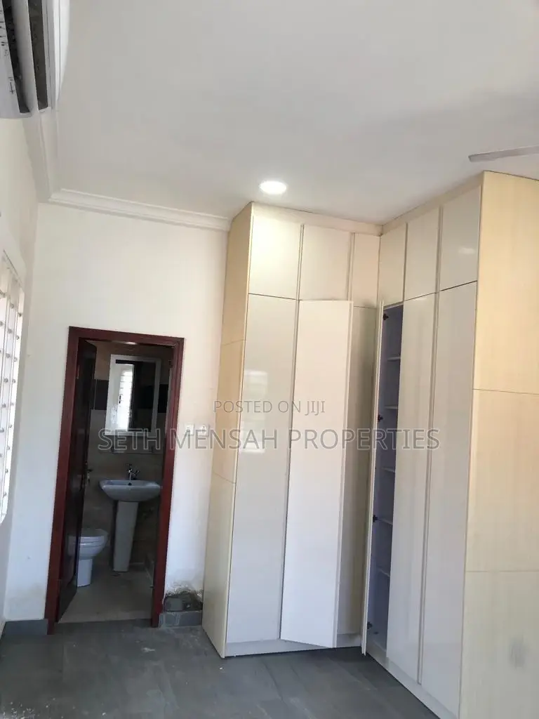 4bdrm House in Skm Property, Achimota for Rent