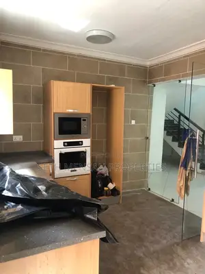 4bdrm House in Skm Property, Achimota for Rent