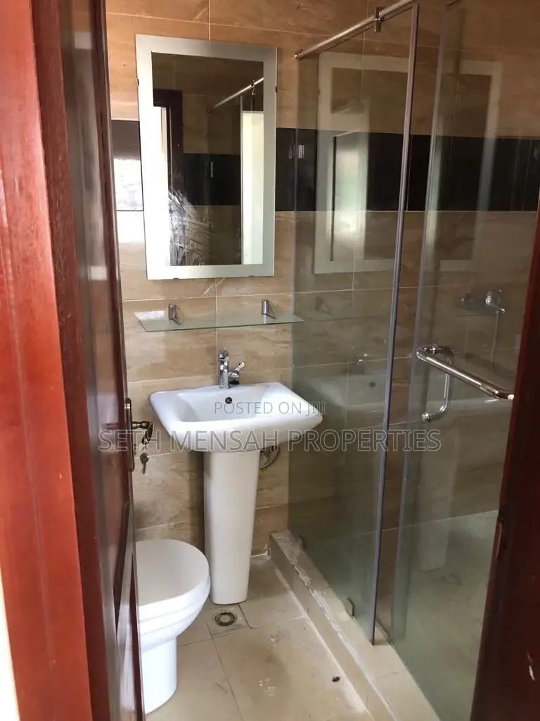 4bdrm House in Skm Property, Achimota for Rent