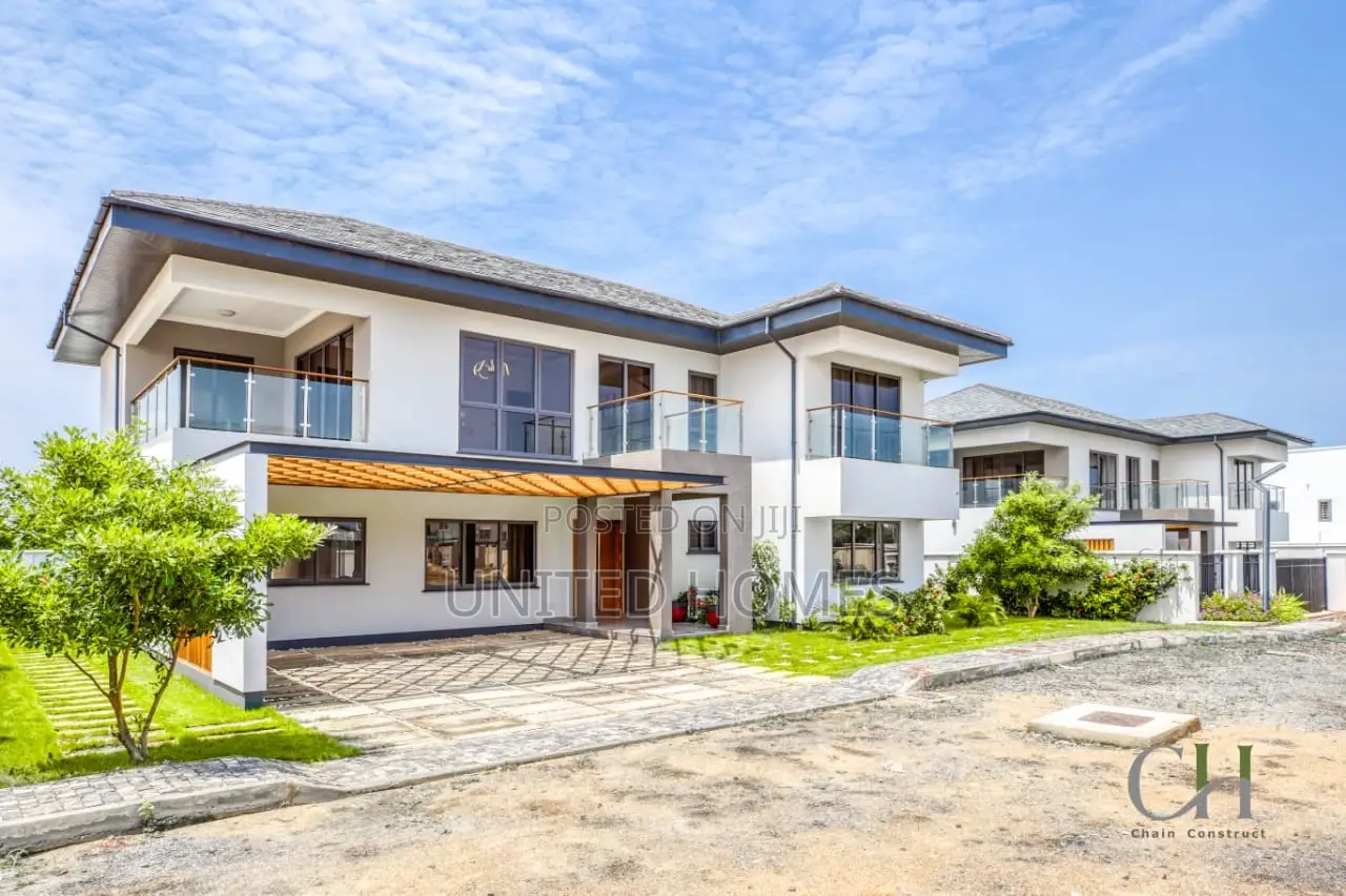 5bdrm House in Spintex for Sale