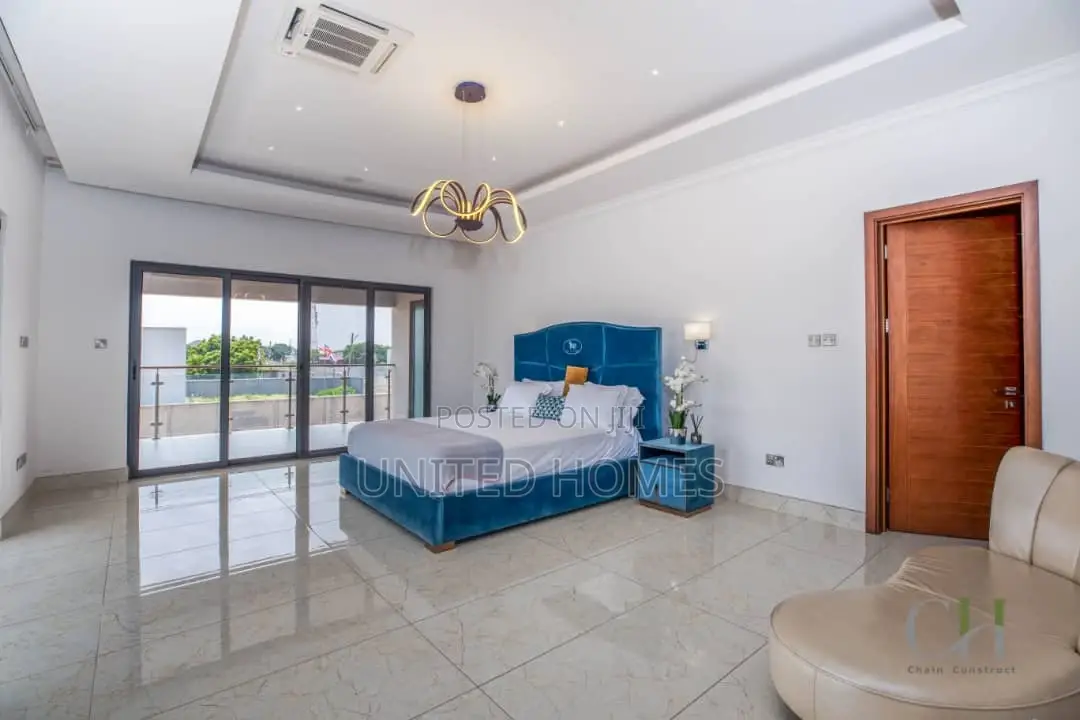 5bdrm House in Spintex for Sale