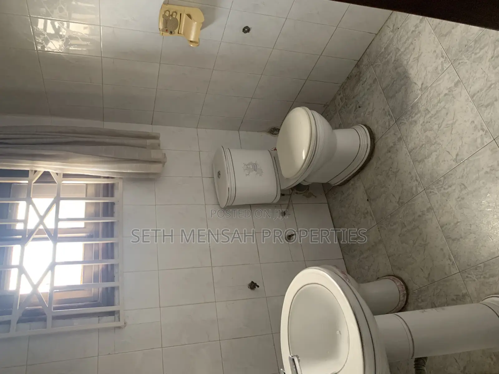 6bdrm House in Skm Property House, Achimota for Sale