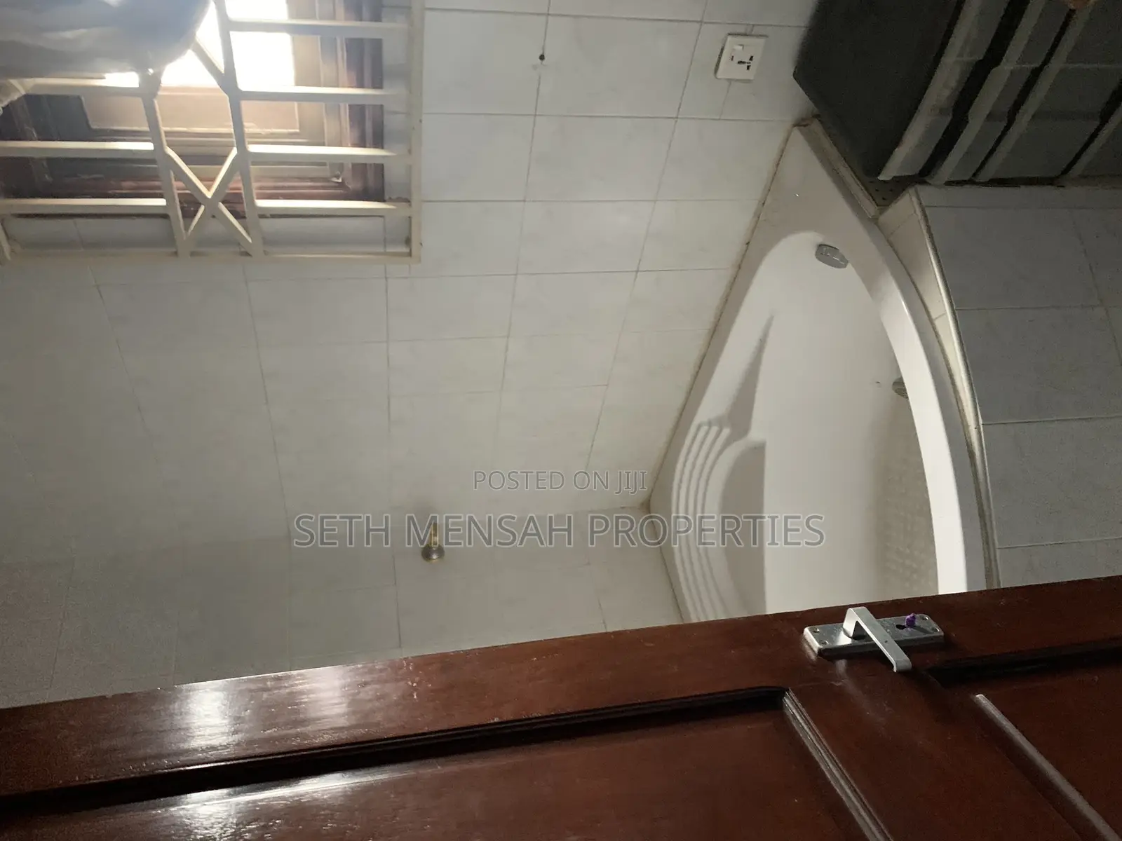 6bdrm House in Skm Property House, Achimota for Sale