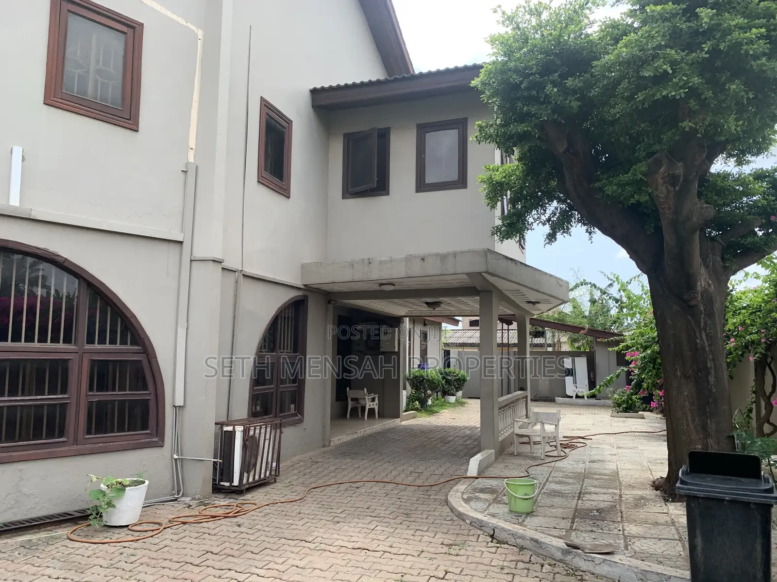 6bdrm House in Skm Property House, Achimota for Sale