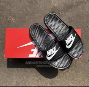 Nike Benassi Slides