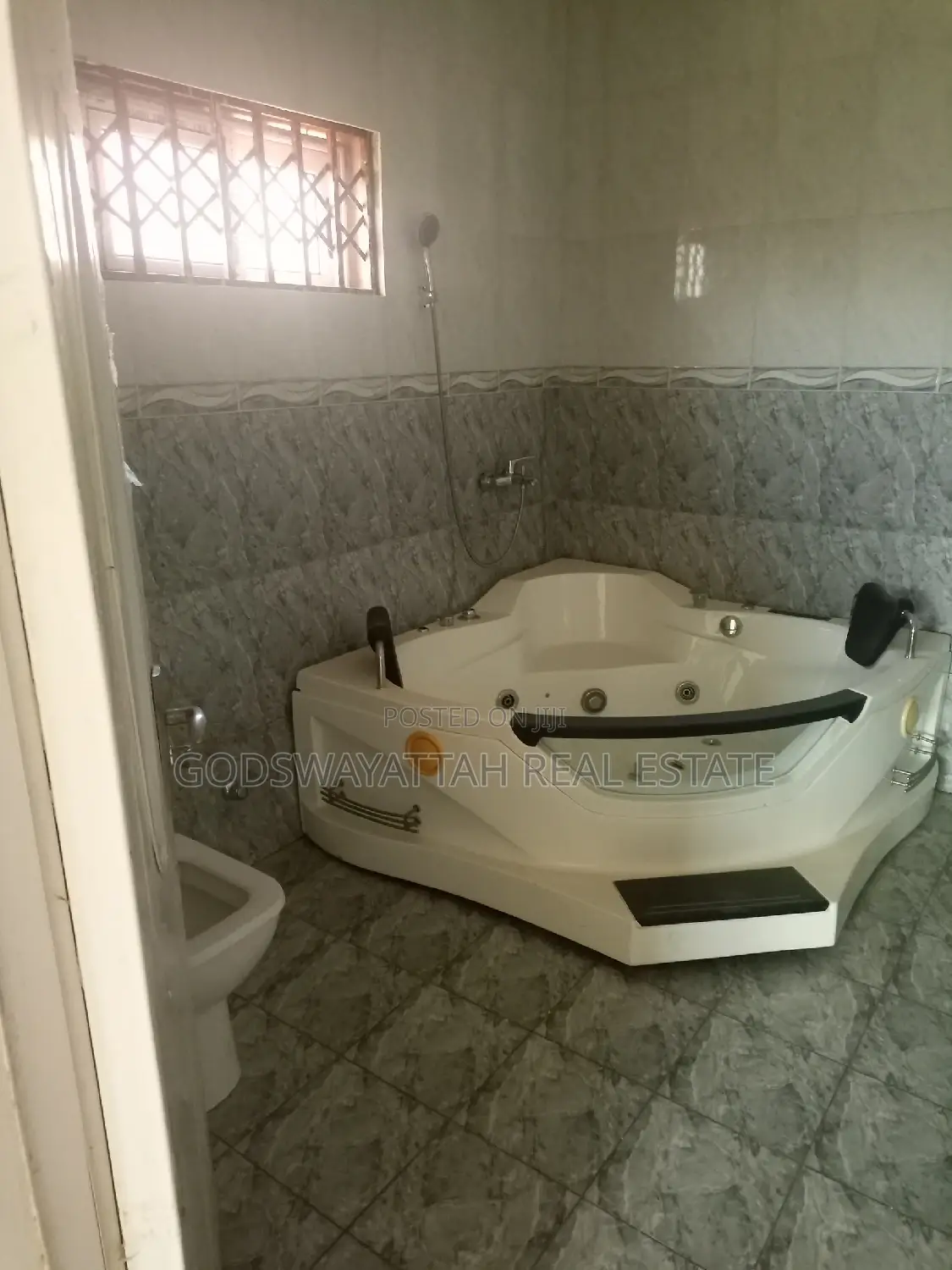 4bdrm House in East Legon for rent