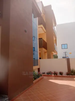 4bdrm Mansion in E a Properties, American House for Rent