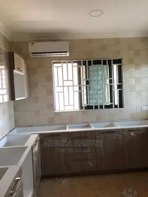 3bdrm House in Sakumono, Accra Metropolitan for Sale