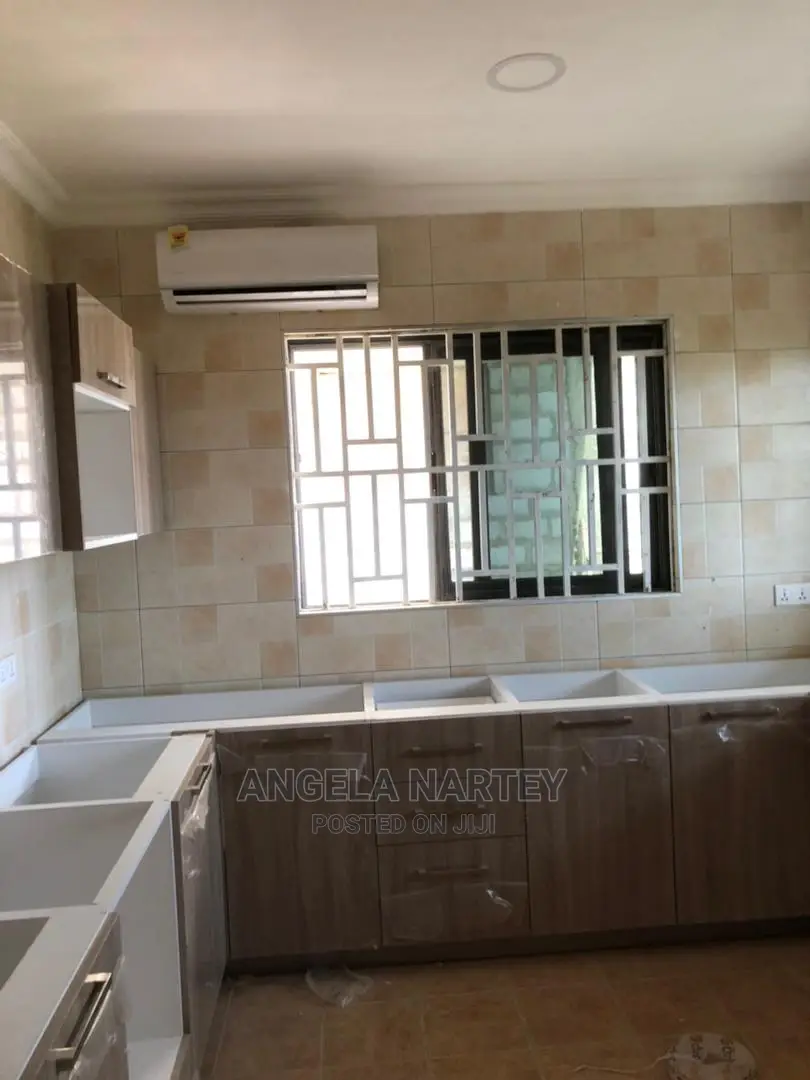 3bdrm House in Sakumono, Accra Metropolitan for Sale