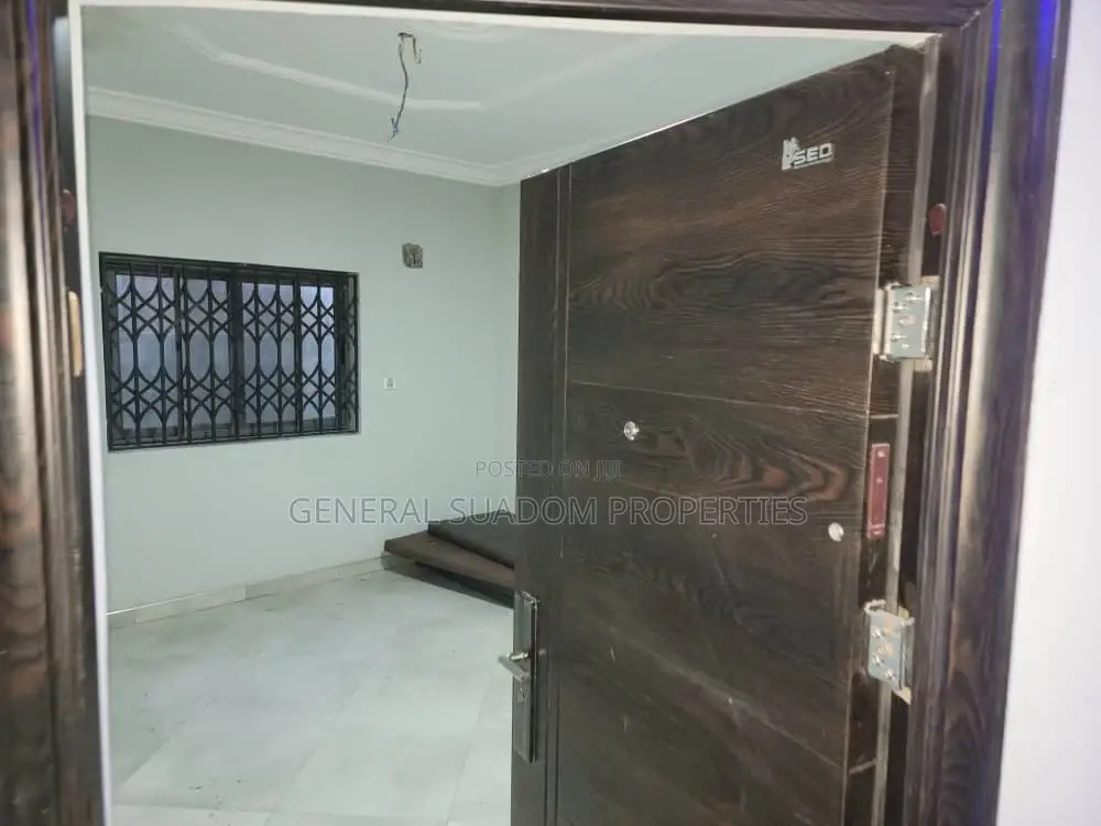 3bdrm Apartment in Suadom Properties, Accra Metropolitan for rent