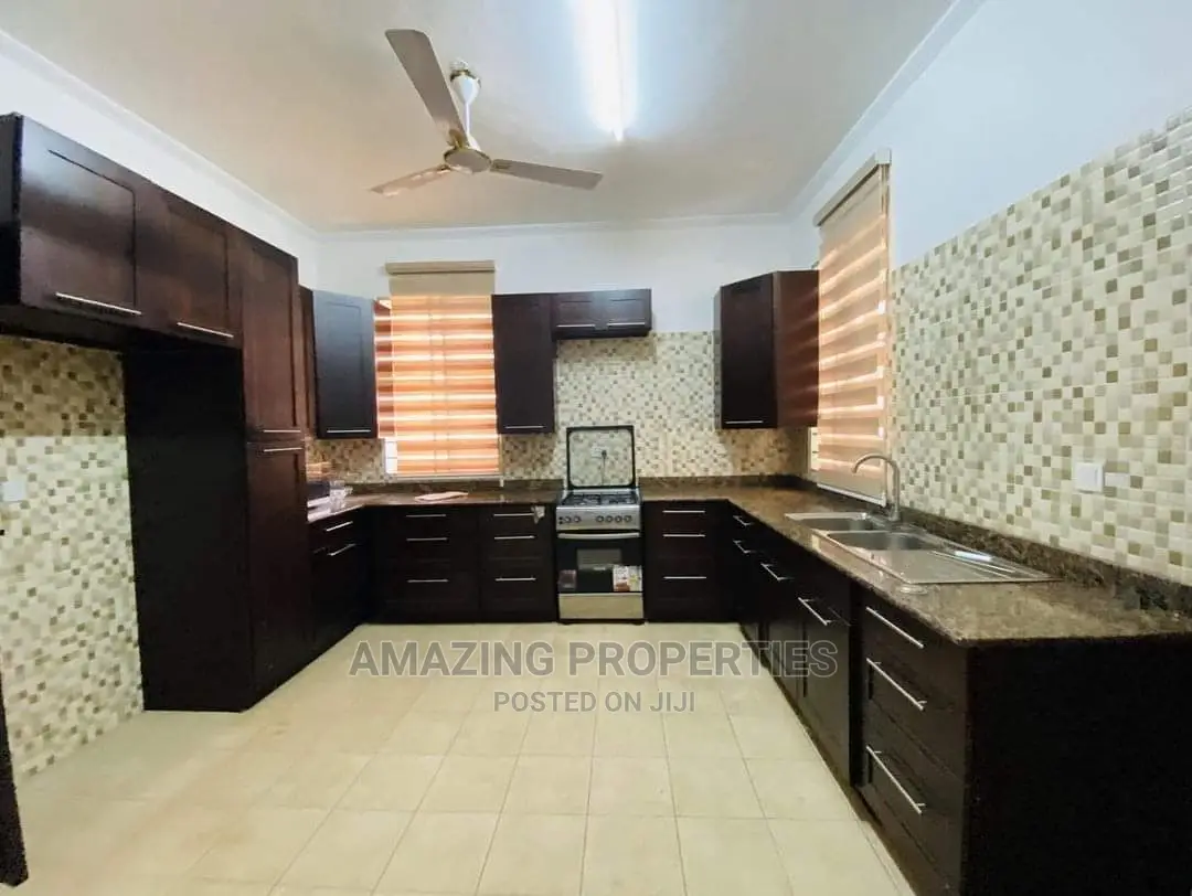 4bdrm House in Adjiriganor for Rent