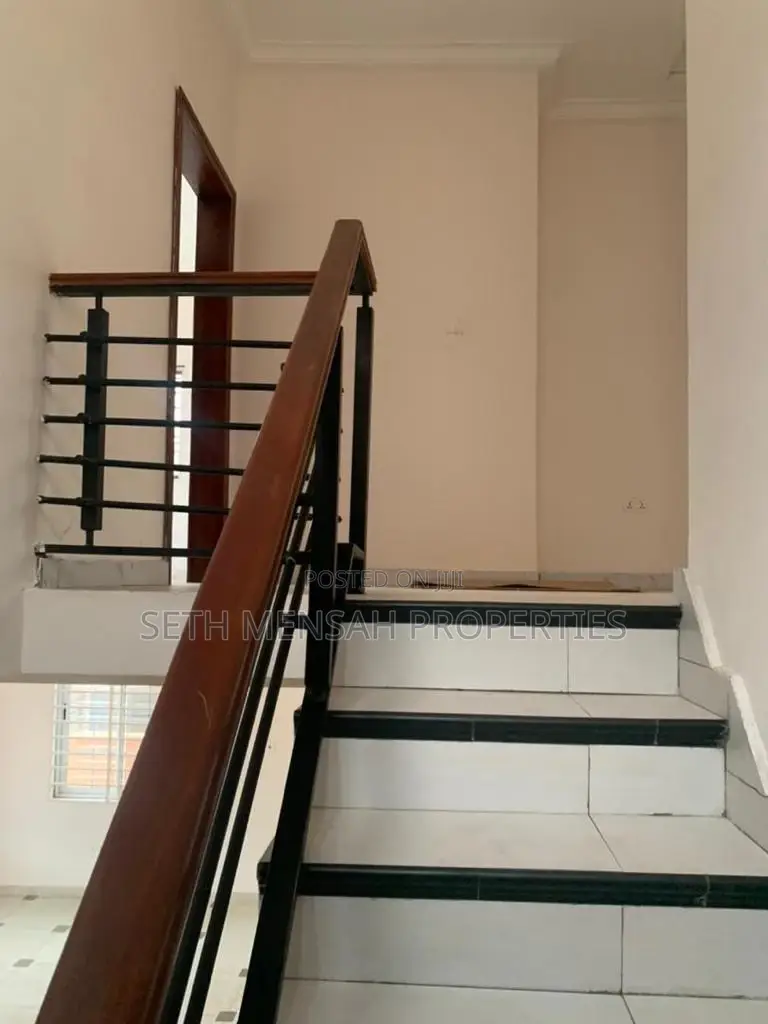 4bdrm House in 4 Bedroom House for for Sale