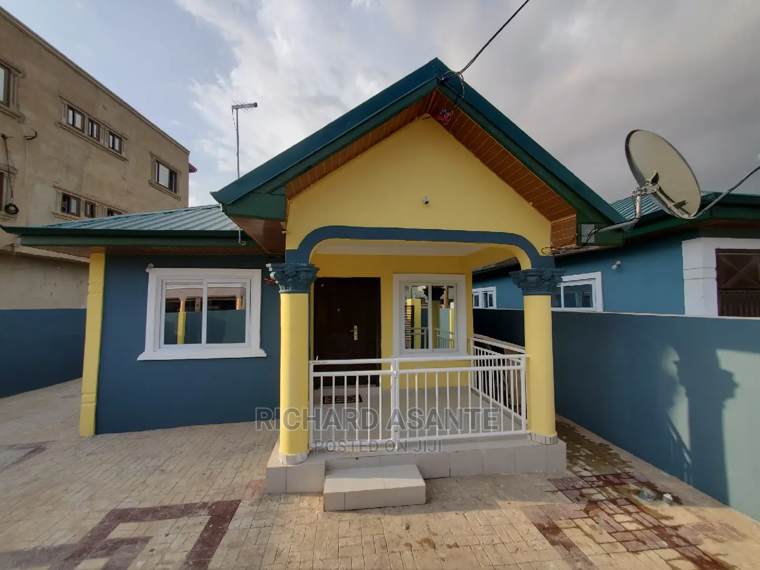 Beautiful 2-Bedroom Self Compound Short Stay at Pokuase