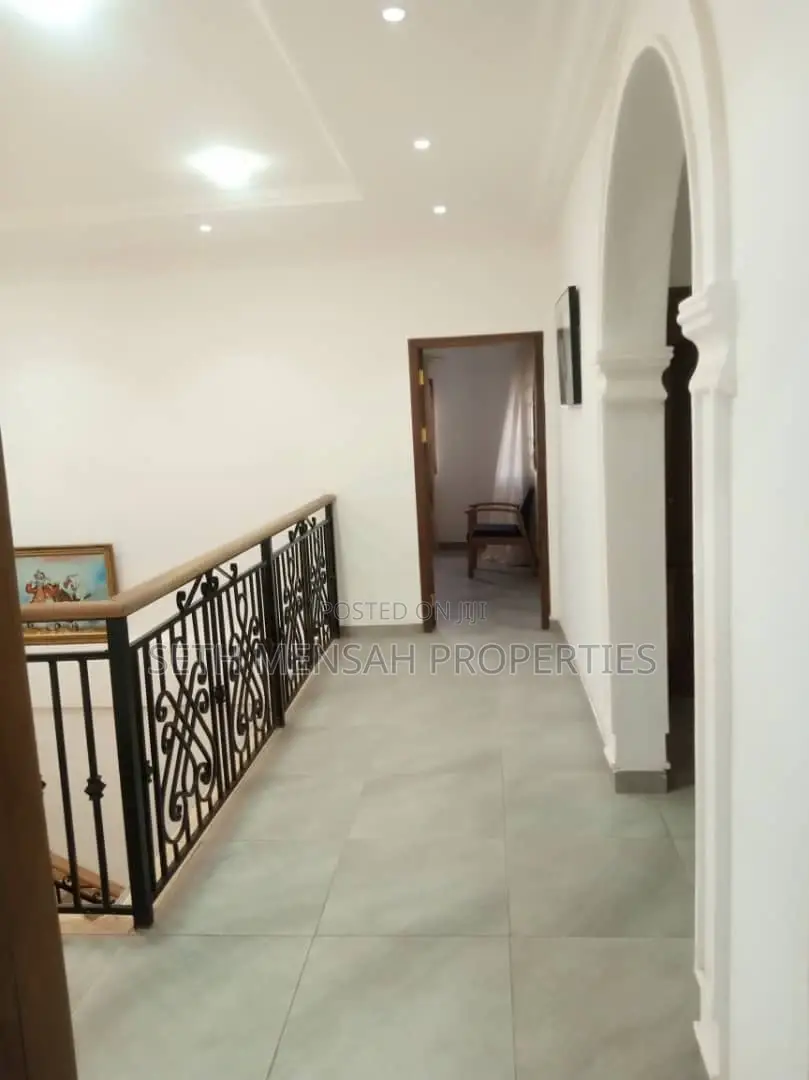 Furnished 8bdrm House in 8 Bedroom Full, West Legon for Rent