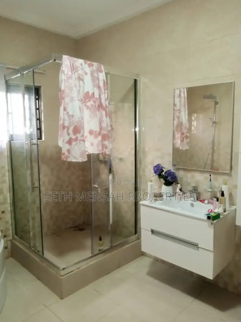 Furnished 8bdrm House in 8 Bedroom Full, West Legon for Rent