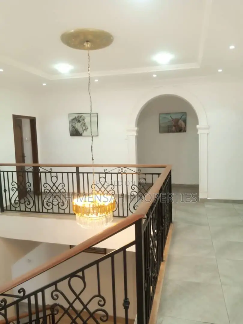 Furnished 8bdrm House in 8 Bedroom Full, West Legon for Rent