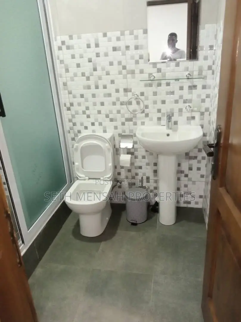 Furnished 8bdrm House in 8 Bedroom Full, West Legon for Rent