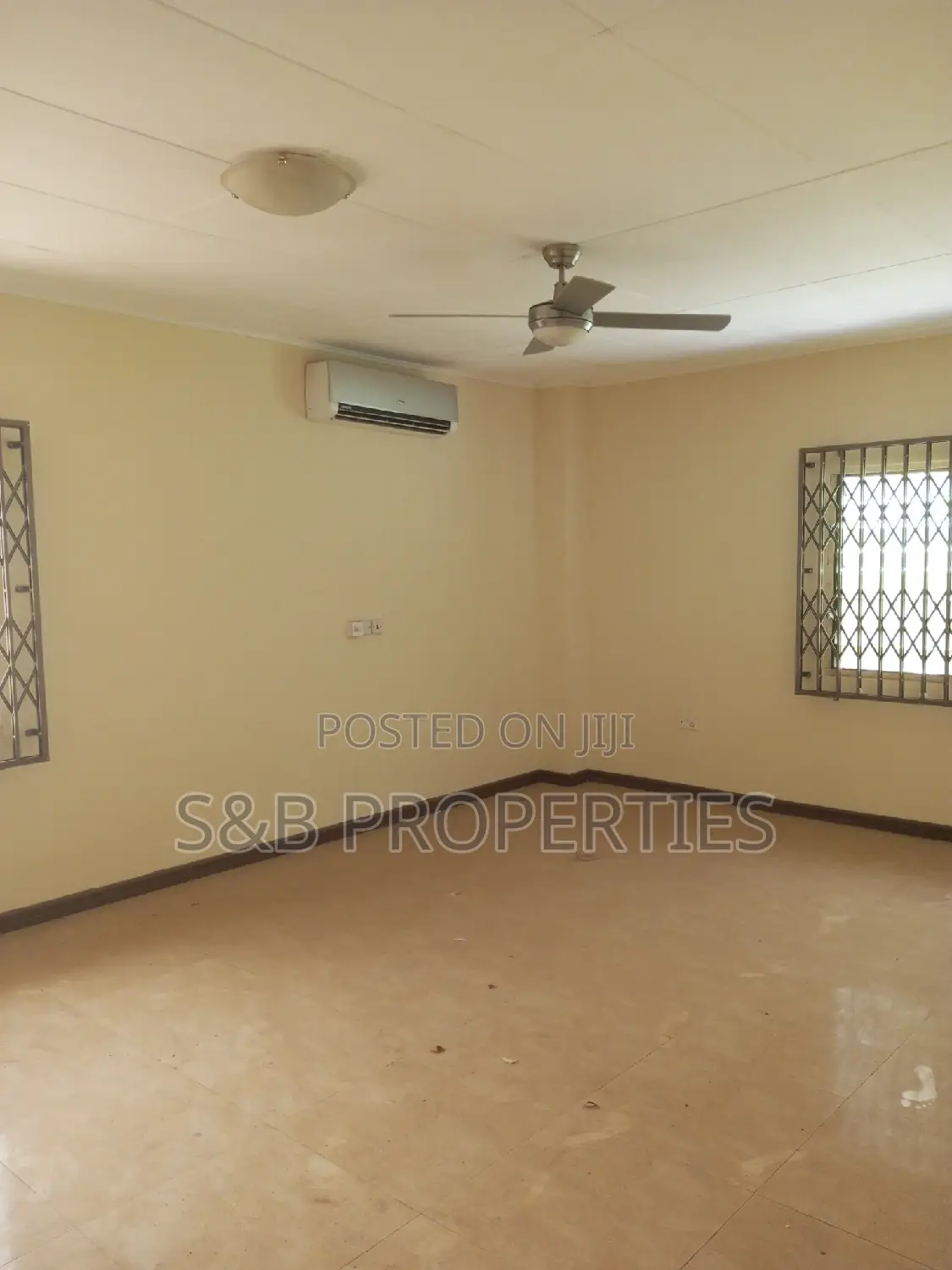 7bdrm Mansion in Ashongman, Ashomang Estate for Sale