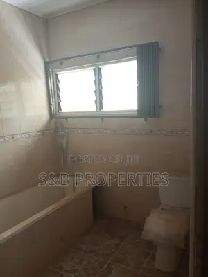 7bdrm Mansion in Ashongman, Ashomang Estate for Sale