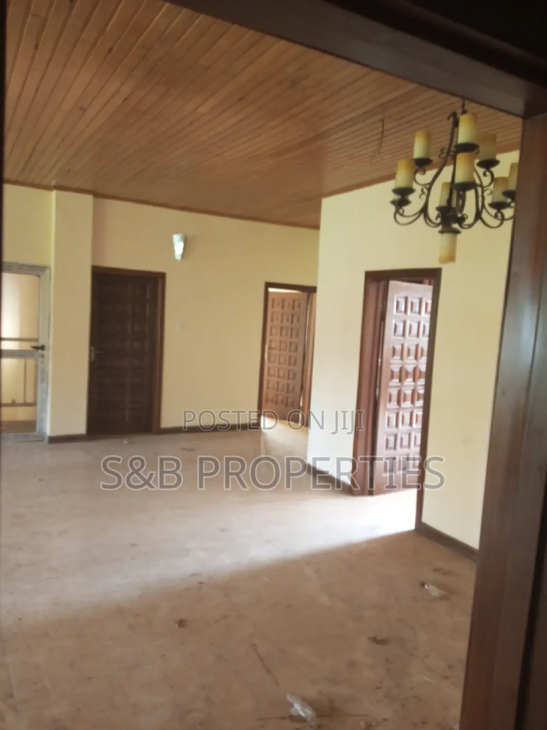 7bdrm Mansion in Ashongman, Ashomang Estate for Sale