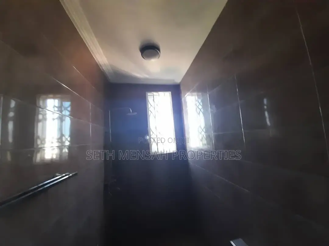 5bdrm House in 5 Bedroom House For, Adjiriganor for Rent