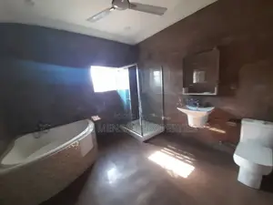 5bdrm House in 5 Bedroom House For, Adjiriganor for Rent
