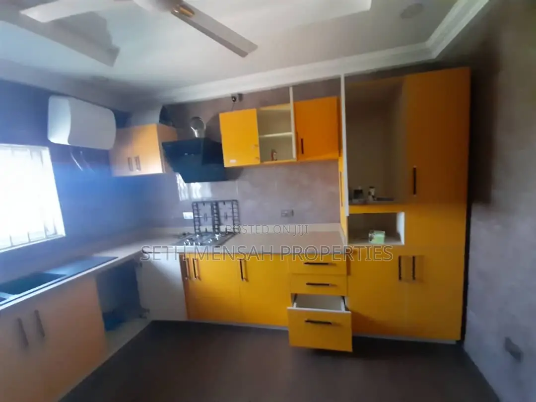 5bdrm House in 5 Bedroom House For, Adjiriganor for Rent
