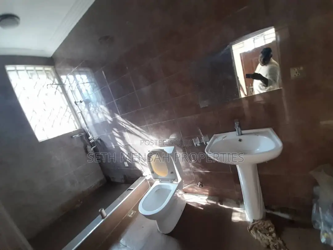 5bdrm House in 5 Bedroom House For, Adjiriganor for Rent