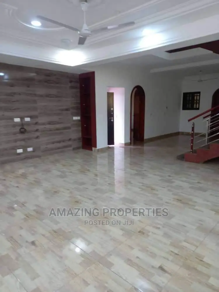5bdrm House in Post 
Location:, Dworwulu for Rent