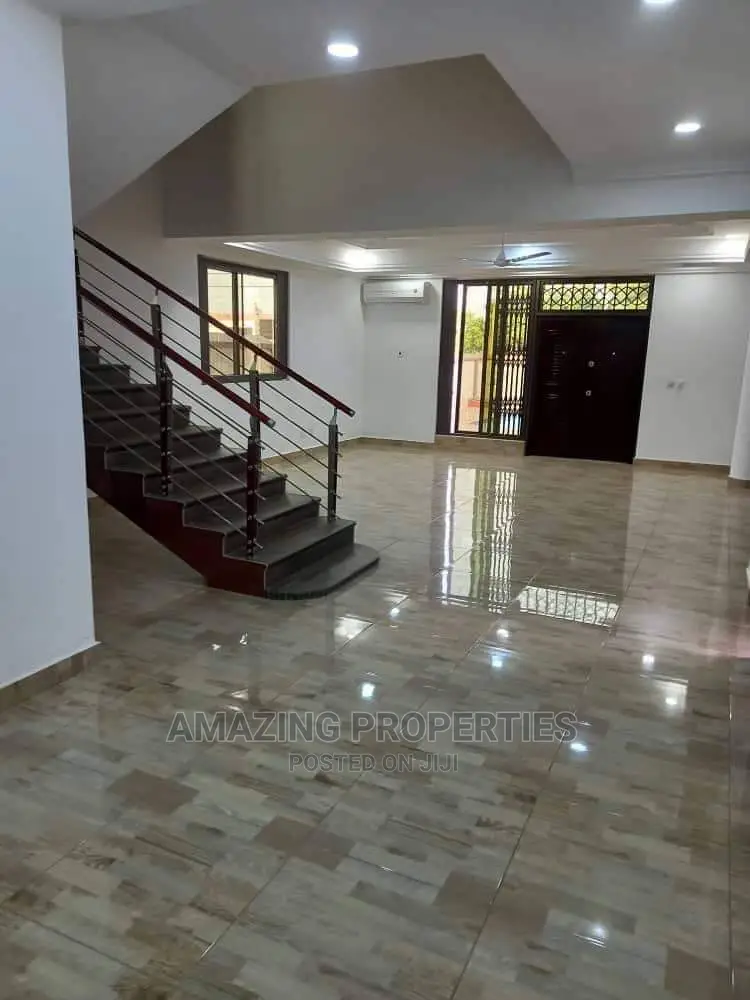 5bdrm House in Post 
Location:, Dworwulu for Rent