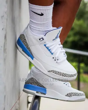 Air Jordan Retro 3 UNC