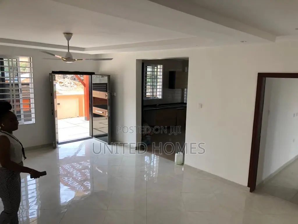 4bdrm House in Achimota for Sale