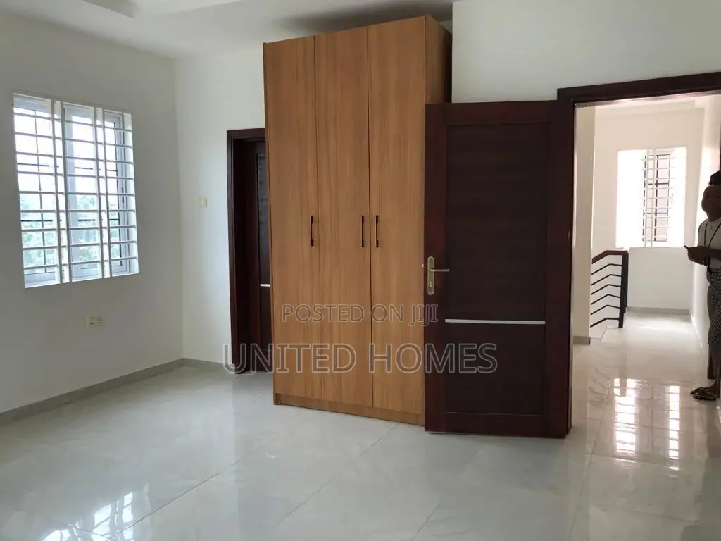 4bdrm House in Achimota for Sale