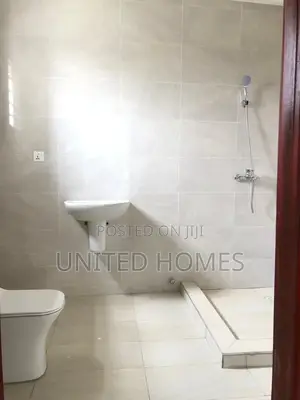 4bdrm House in Achimota for Sale