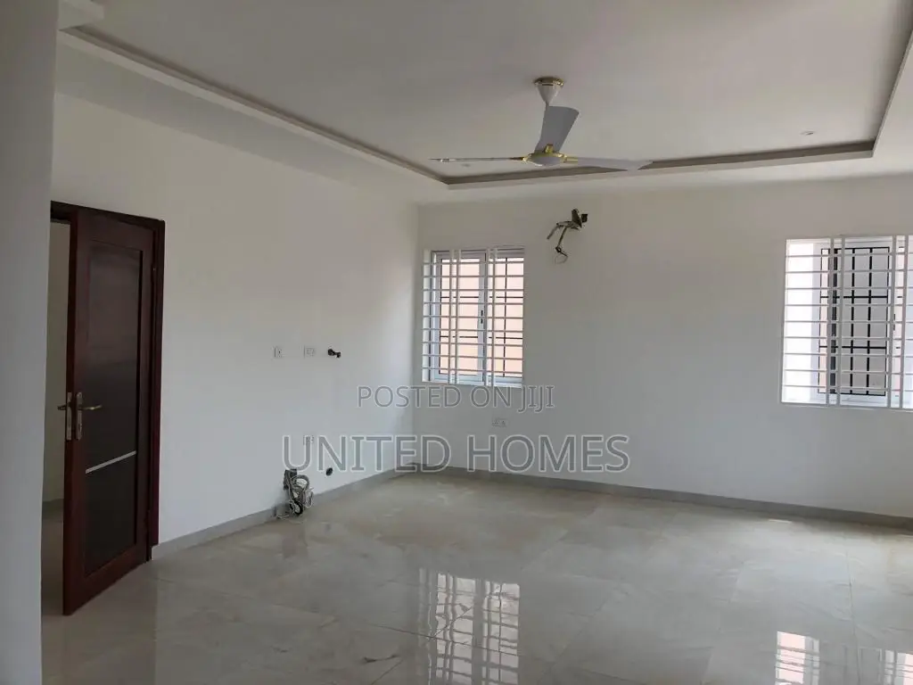 4bdrm House in Achimota for Sale