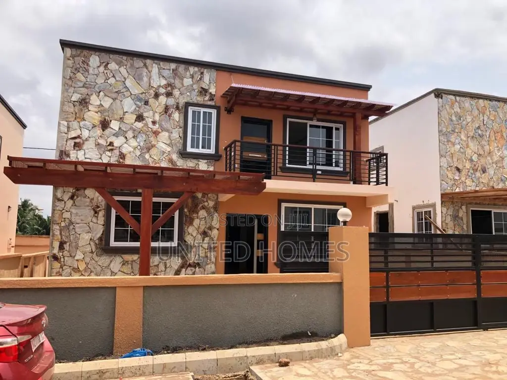 4bdrm House in Achimota for Sale
