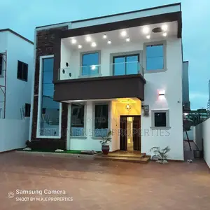 4bdrm House in Skm, Baatsona Total for Sale