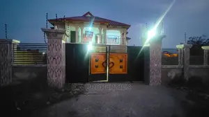 8bdrm House in E a Propertis, Agona East for Sale
