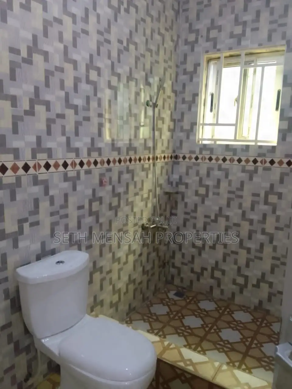 4bdrm House in Skm, Mile 7 for Sale