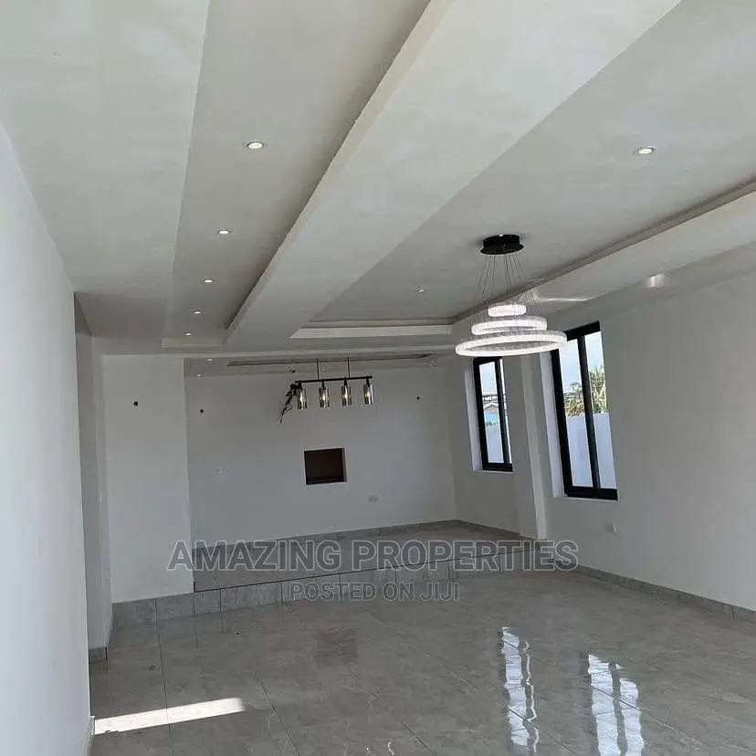 4bdrm House in East Legon(Ogbojo) Labone for Sale