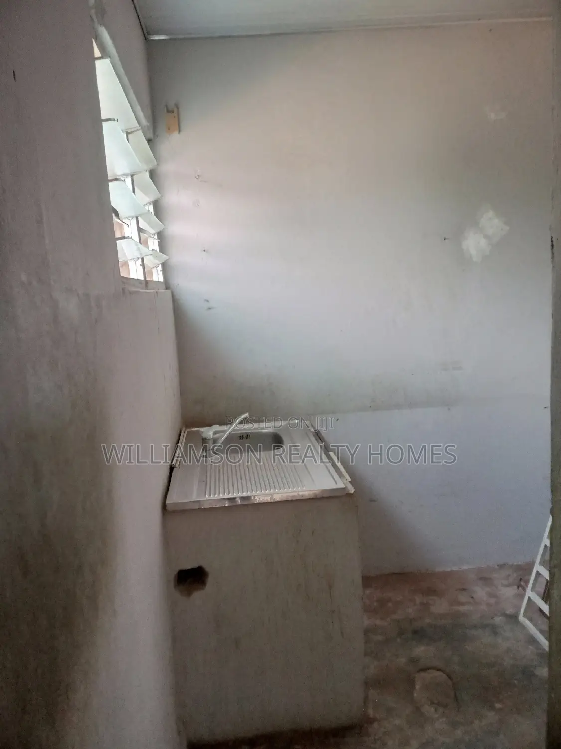 1bdrm Apartment in Community 18, Spintex for rent