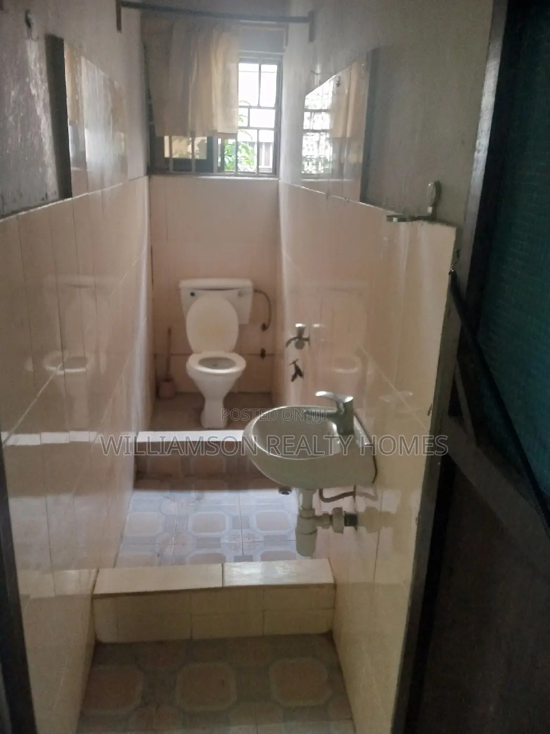 1bdrm Apartment in Community 18, Spintex for rent