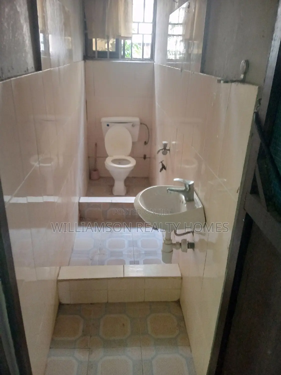 1bdrm Apartment in Community 18, Spintex for rent