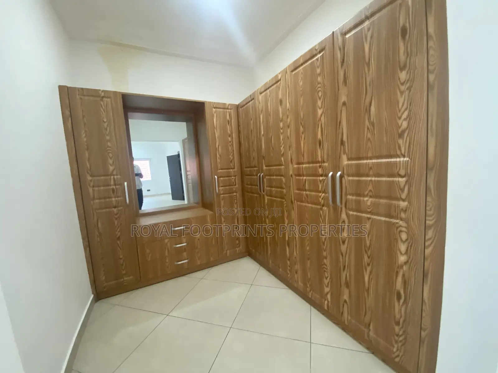 4bdrm House in Airport Residential Area for Sale