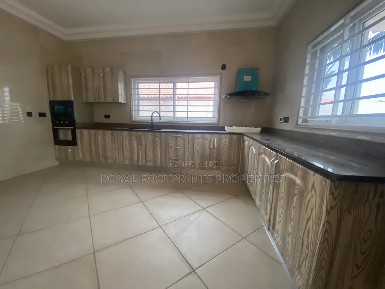 4bdrm House in Airport Residential Area for Sale