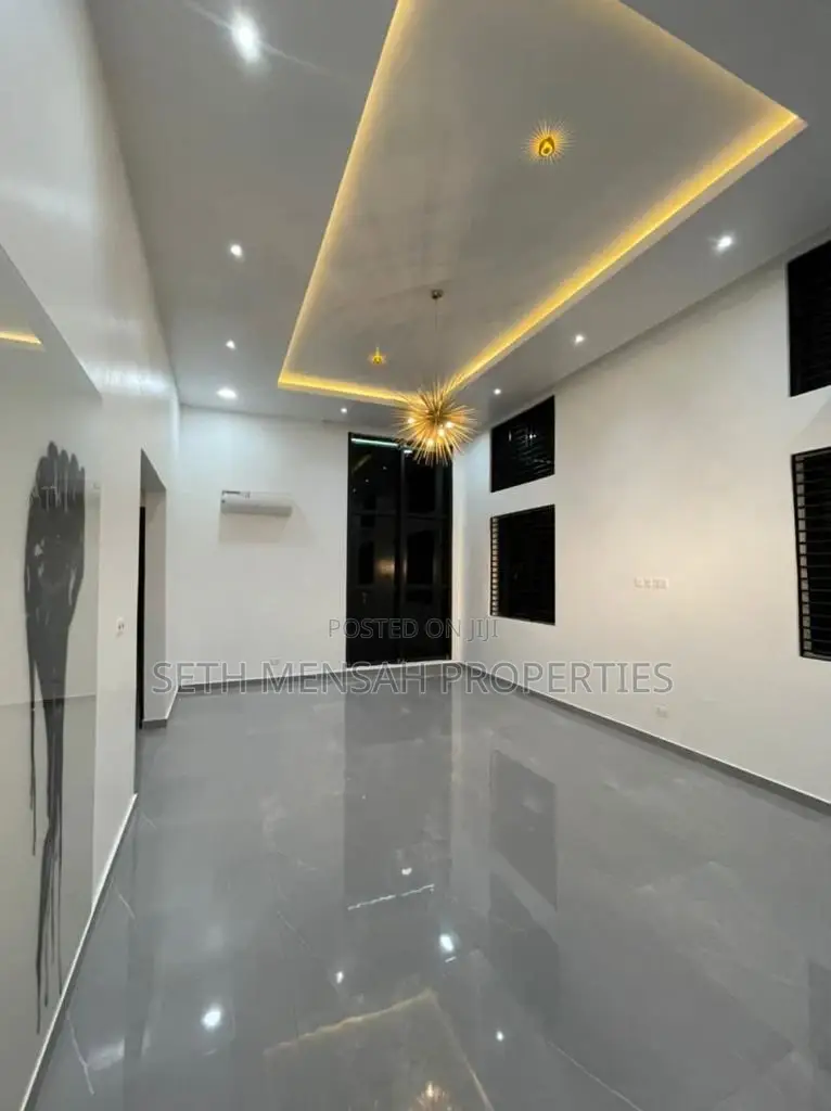 3bdrm House in 3 Bedroom House For, East Legon for Sale